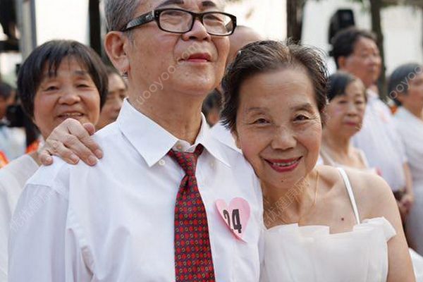 銀婚夫妻3年跑50多場(chǎng)全馬，夢(mèng)想跑遍全國跑向金婚(2)