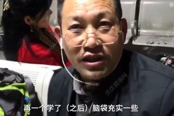 退休大爺車站學英語！學習氛圍有多重要？(3)