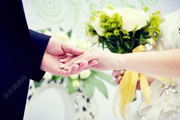 戀愛4年，準(zhǔn)婆婆嫌她面相不喜慶反對結(jié)婚(1)