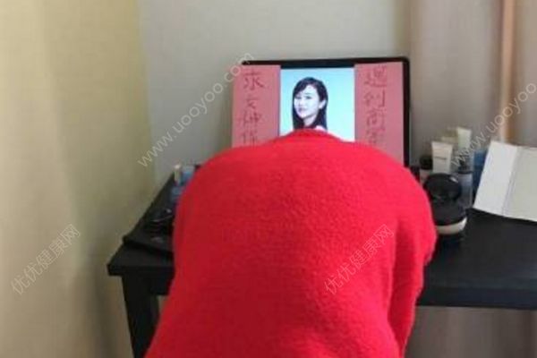 女子相親拜畫像求保佑，遇到霸道總裁(2)