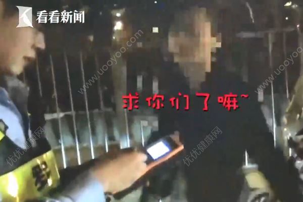 美女醉駕被查秒變戲精，撒嬌賣萌求放過(1)