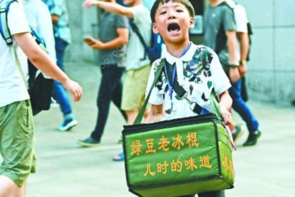 9歲男孩街頭賣冰棍掙零花錢，如何培養(yǎng)孩子金錢觀(1)