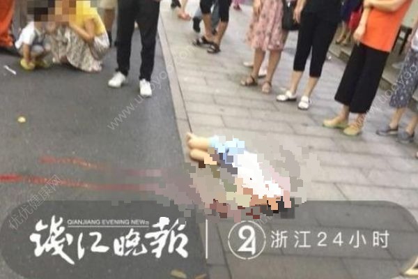 杭州一小女孩從4樓墜下，媽媽抱著弟弟沖下來(2)