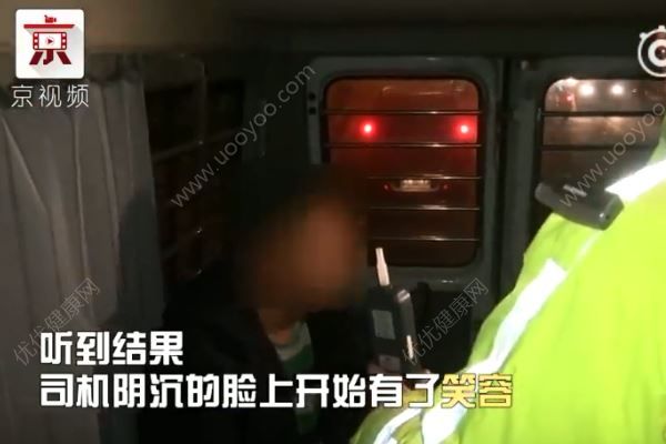 丈夫酒駕接妻子下班被抓：明天能從電視上看到我嗎？(4)