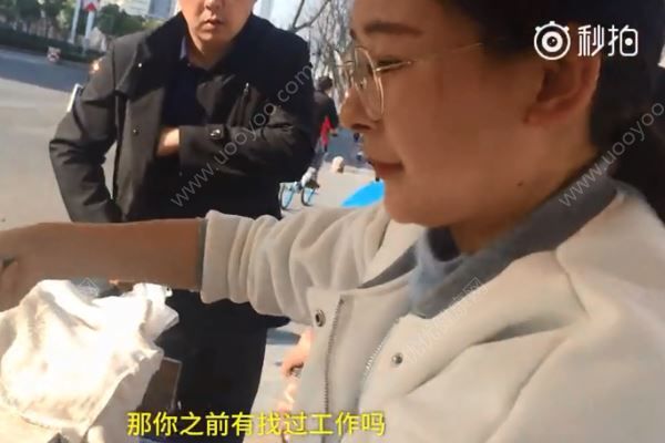 讀大專不如賣韭菜盒子，父親帶19歲女兒棄學(xué)擺攤(3)