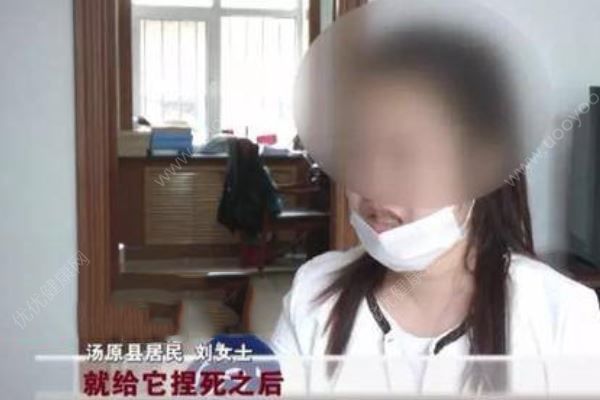 嚇人！女子吃桃嘴唇一陣刺痛，桃核里面鉆出一條蜈蚣(3)