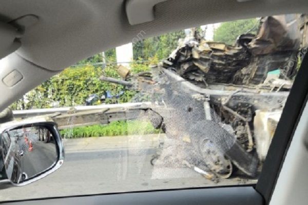 北京四環(huán)兩輛大貨車相撞起火燃燒，已造成2人死亡(2)