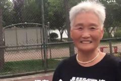 73歲籃球奶奶每天打球能輕松上籃，老年人適合什么運(yùn)動？[多圖]