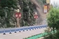 五臺山景區(qū)發(fā)生山體滑坡，道路阻斷無人員傷亡[多圖]