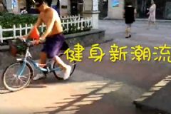 65歲大爺長著35歲的臉！倒騎單車難道是不老神藥？[多圖]