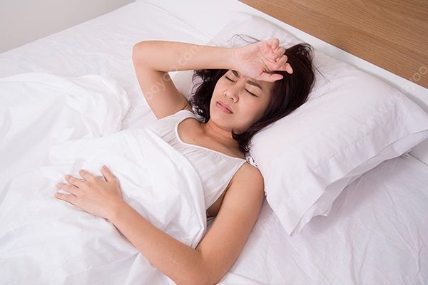 失眠的常見危害有哪些？提高睡眠質(zhì)量的辦法有哪些？(1)