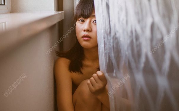 18歲女生乳頭有白色怎么回事？18歲乳頭有白色分泌物正常嗎？(4)