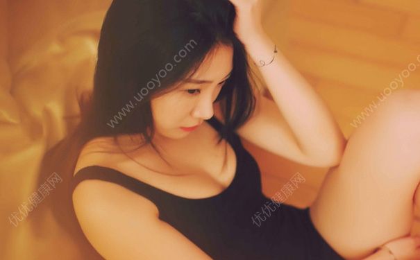 19歲女胸部的白色東西是什么？19歲乳頭有白色分泌物正常嗎？(4)