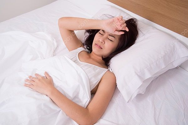 晚上吃什么食物會失眠？晚上吃什么食物對睡眠好？(3)