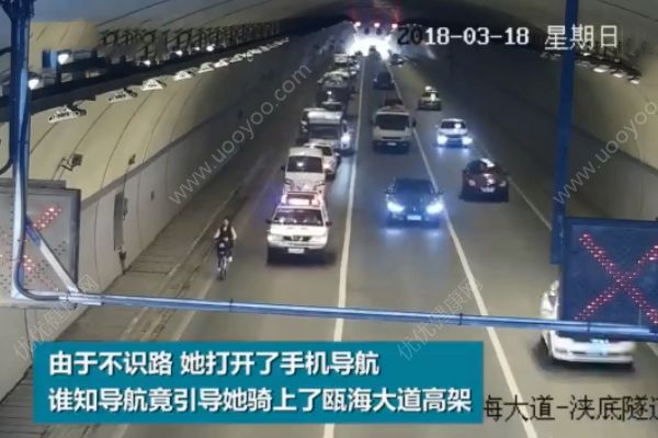 女子騎共享單車上高架！還把兒子放在車籃里！(3)