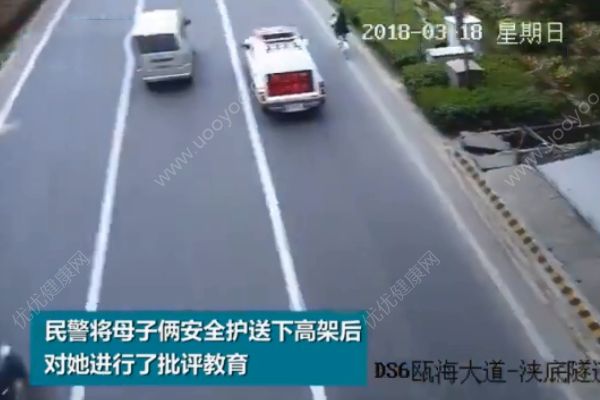 女子騎共享單車上高架！還把兒子放在車籃里！(4)