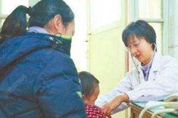 7歲男孩肚子腫脹如半個(gè)籃球，醫(yī)生開腹取出東西嚇懵家長！(2)