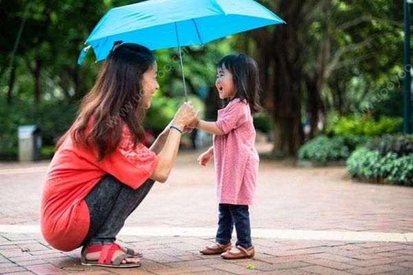 女童游玩中暑暈厥，交警駕車開道送醫(yī)，如何預防兒童中暑？(4)