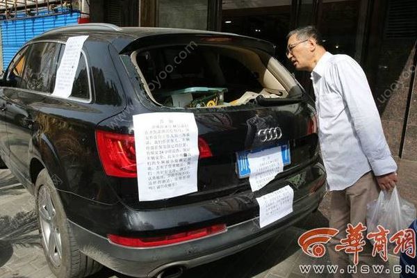 游客車停酒店門口被砸丟上萬元財物，怎樣防止車輛被盜？(2)