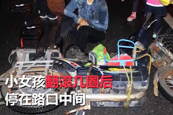 汽車撞倒母女3人！女孩車輪旁翻滾幾圈竟安然無(wú)恙！(3)