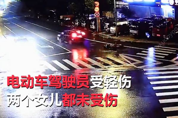 汽車撞倒母女3人！女孩車輪旁翻滾幾圈竟安然無恙！(4)