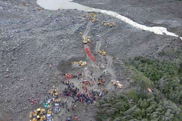 陜西白河發(fā)生山體崩塌：一民房被掩埋，3人死亡1人仍在搜救(1)