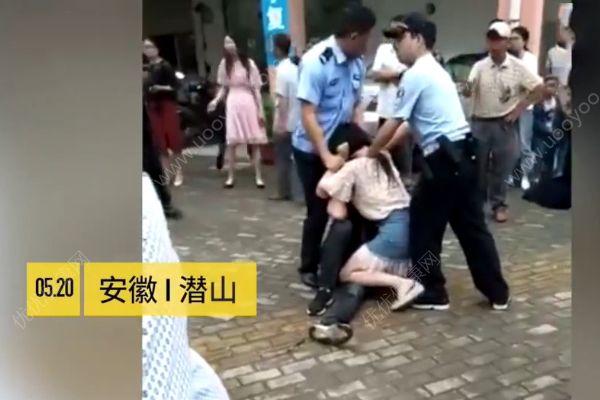 男子接吻險(xiǎn)被咬斷舌頭！警察用催淚劑其女友才松口！(1)