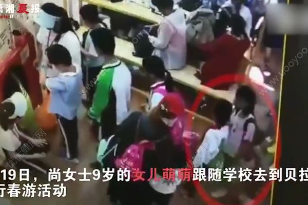 湖南9歲女孩阻止一對(duì)母子插隊(duì)，被男孩母親推搡腳踹(1)