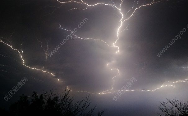 下雨天有魚釣嗎？夏季大雨天釣魚好嗎？(4)