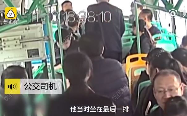 小伙剛拔完智齒，坐公交車血流一地，嚇壞一車人(2)