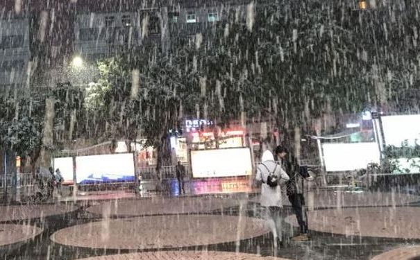 多地迎來下半年首場(chǎng)降雪，氣溫驟降要注意什么？(3)