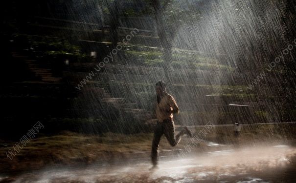 淋雨后頭疼怎么辦？淋雨了頭痛怎么辦？(1)