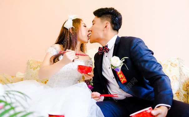 小兩口結(jié)婚僅花2110元，婚禮開支占比最大的是房租1500元(3)