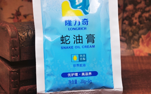 隆力奇蛇油膏有哪些功效？隆力奇蛇油膏有激素嗎？(1)