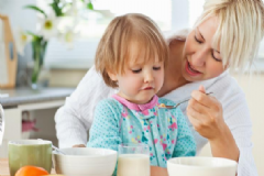 夏季給孩子吃什么蔬菜好？夏季孩子不宜吃哪些食物？[圖]