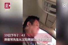 的哥開車時走一下停一下，旁邊乘客聽見其發(fā)出鼾聲[多圖]