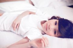 女性乳房長(zhǎng)毛怎么回事？女性胸部的毛能拔嗎？[多圖]