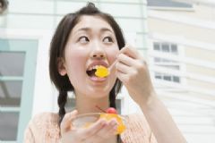 食道癌有哪些癥狀？怎么吃飯不容易得食道癌？[圖]