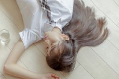 17歲女生生理期肚子痛怎么辦？17歲生理期痛經(jīng)怎么辦？[多圖]