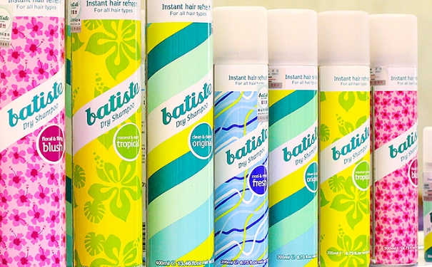 碧緹絲免水洗發(fā)噴霧怎么用？batiste干發(fā)噴霧使用方法(1)