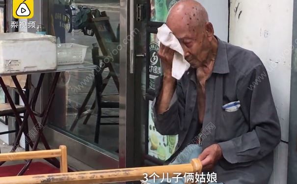 107歲爺爺推車(chē)賣(mài)鞋墊，怎樣做才能健康長(zhǎng)壽？(4)