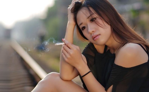 女性吸煙對(duì)身體有哪些傷害？女性吸煙有哪些常見原因？(1)