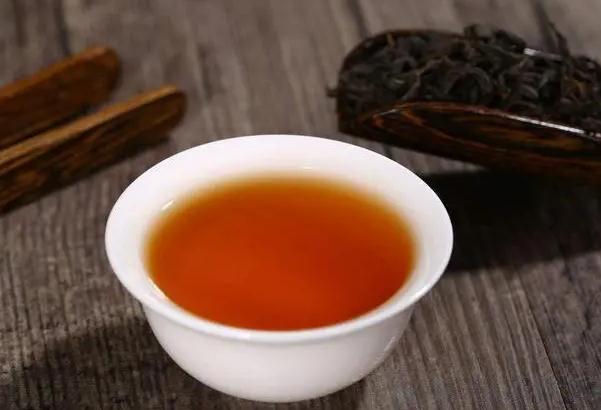 泡紅茶注意事項(xiàng)有哪些？女人喝紅茶的功效有哪些？