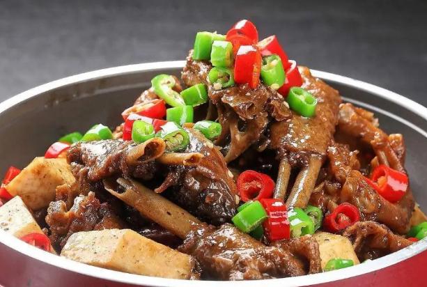 鵝肉的營養(yǎng)價值有哪些？鵝肉的功效與作用有哪些？