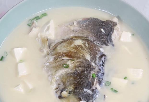 鯽魚(yú)湯跟魚(yú)頭豆腐湯哪個(gè)下奶 豆腐中蛋白質(zhì)鈣含量較多