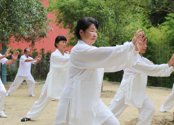 太極拳能預(yù)防帕金森嗎 老年人打太極拳有哪些好處