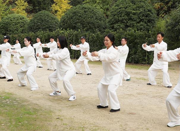 練太極拳穿什么鞋 學(xué)習(xí)太極拳注意什么